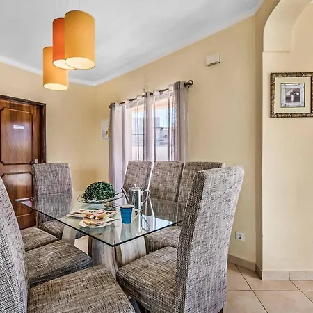 Charlota * 阿尔布费拉